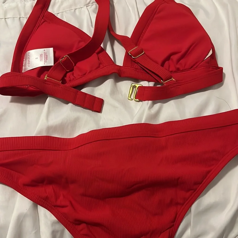 Bikini - Picture 2 of 3